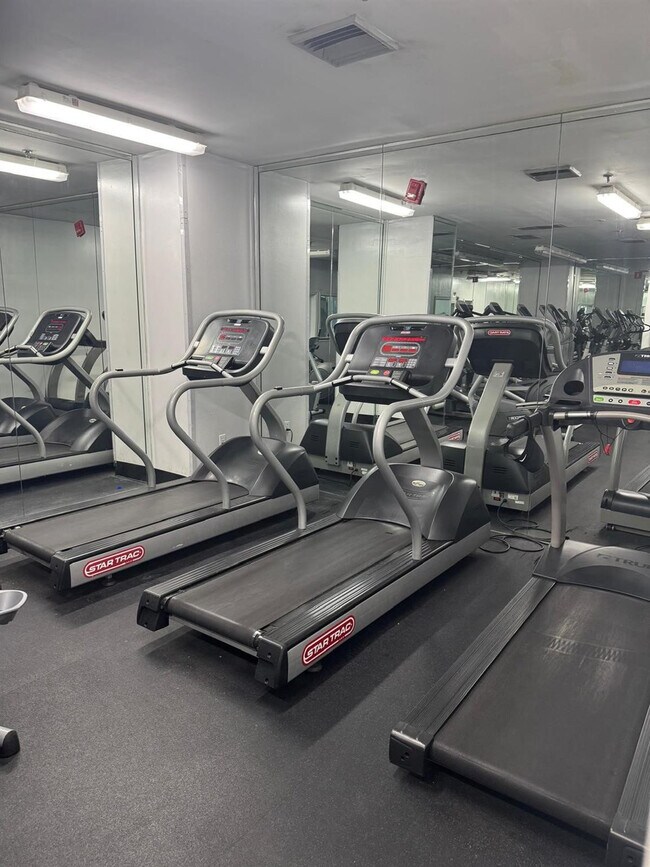 Building Photo - 850 N Miami Ave