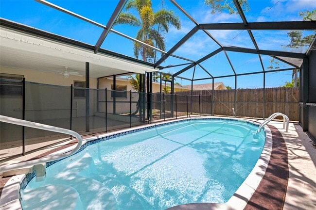 Building Photo - 2066 62nd Pl S