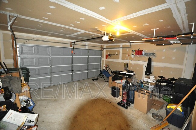 Building Photo - 6227 Oakglen Dr