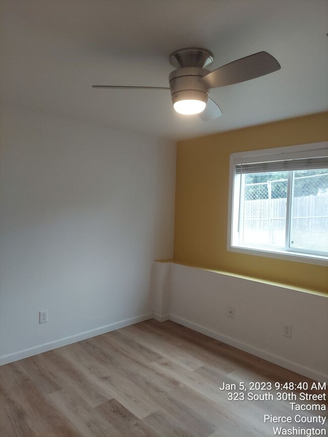 Building Photo - For Rent - Tacoma darling 1 bedroom 1 bath...