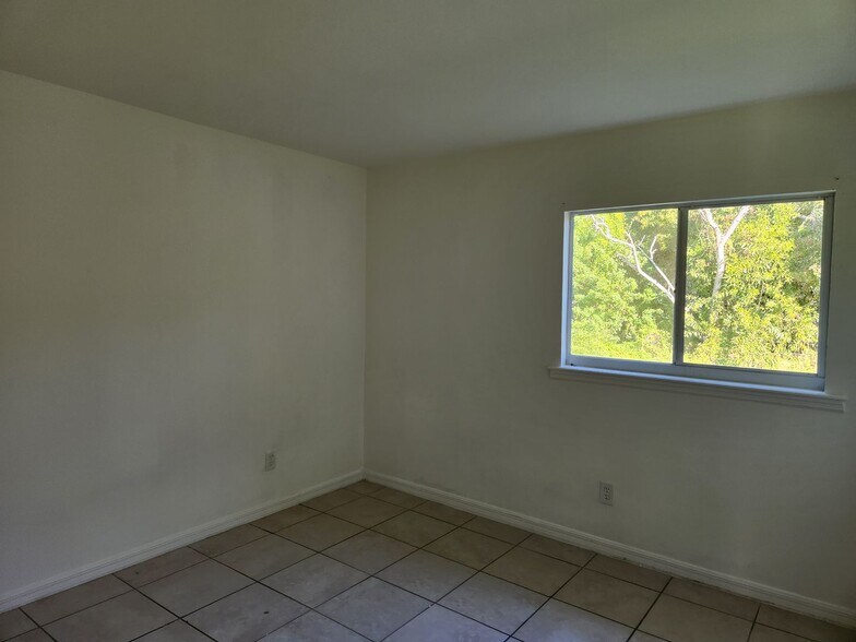 Building Photo - LO 4770-4772 Jordan Ave S