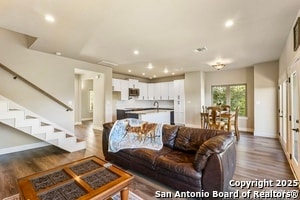 Building Photo - 1216 Canyon Lake Dr