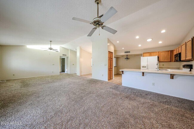 Building Photo - 3233 E Desert Cove Ave