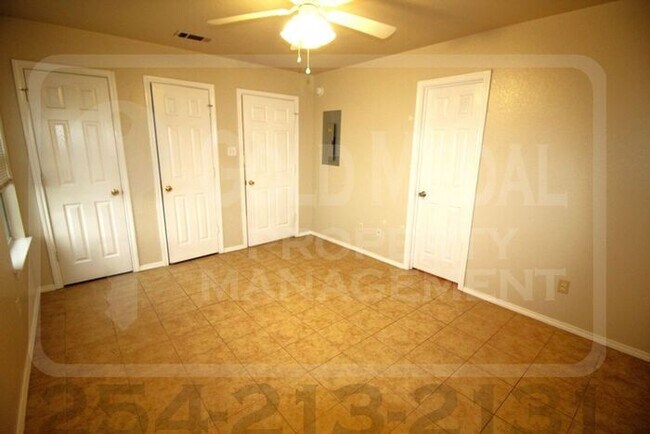 Building Photo - 3402 Hereford Ln