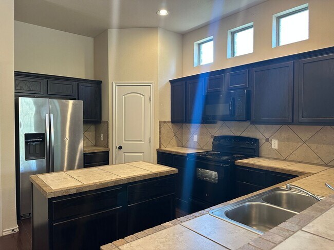 Building Photo - 160 Creekside Villa Dr