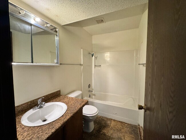 Primary Photo - 2070 W Washington St