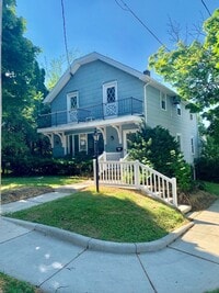 Building Photo - 817 Chicago Ave