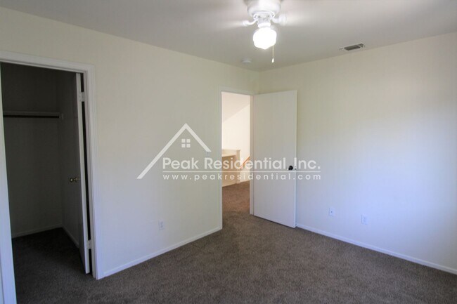 Building Photo - Very Nice 3bd/2.5ba Elk Grove House with 2 Car Garage!