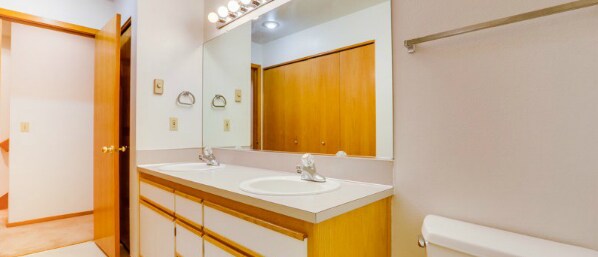 Building Photo - 7230 SW Terwilliger Blvd