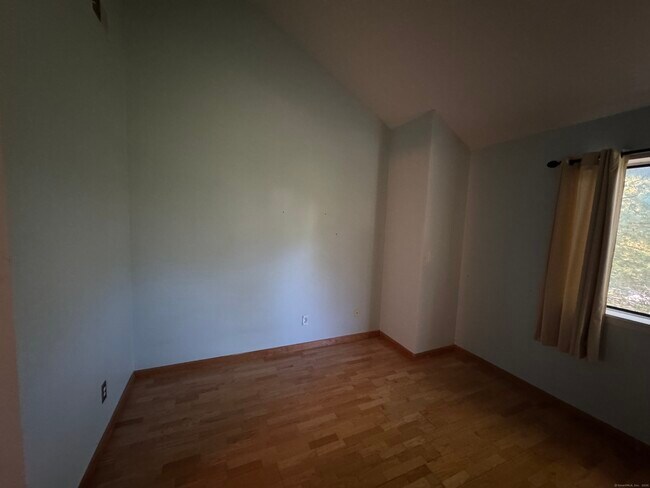 Building Photo - 107 Glen Dr