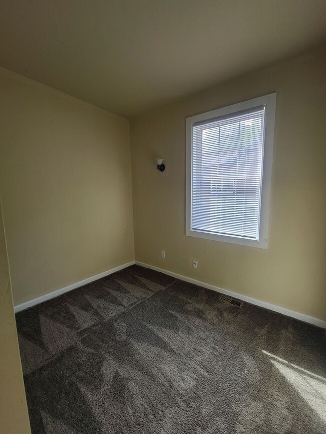 Building Photo - 38 E Beardsley Ave