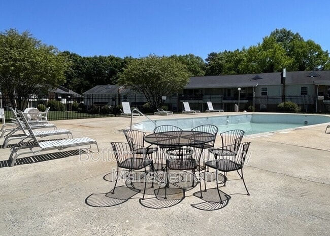 Building Photo - 4605 Coronado Dr