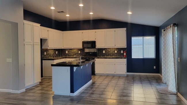 Building Photo - 32850 Sandalwood Ln