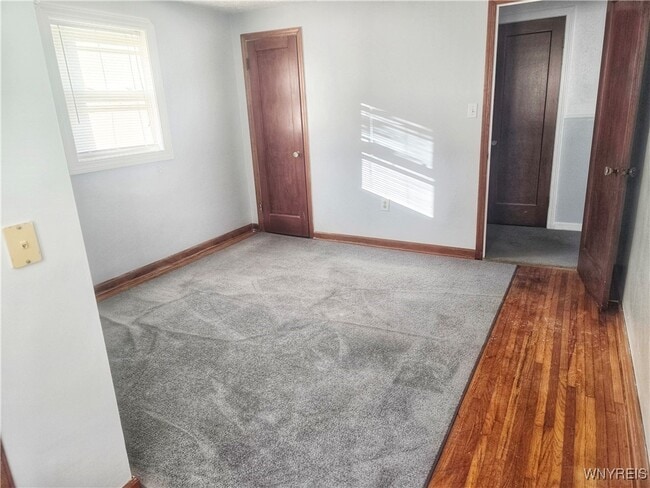 Building Photo - 190 Clover Pl