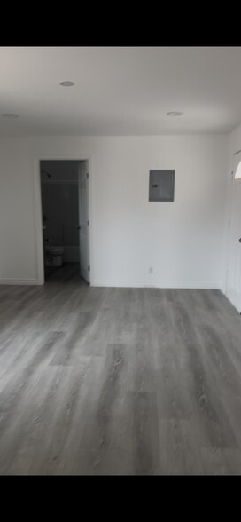 Building Photo - 8136 Walnut Dr