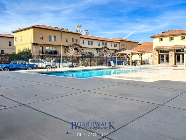 Building Photo - Spectacular 3 bed 2.5 bath in Highland