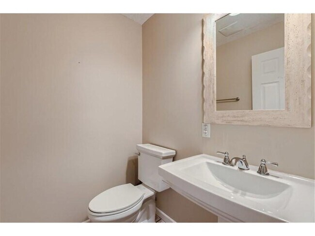 Building Photo - 2340 Kelm St