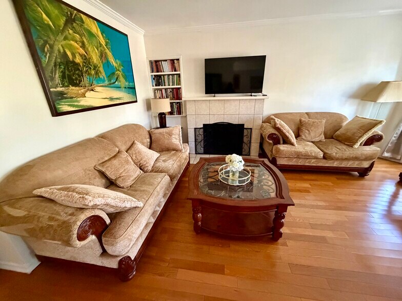 LIVING ROOM - 3926 W 59th St