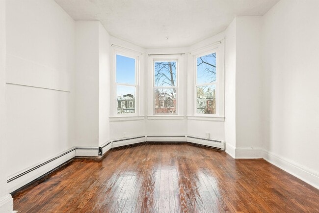 Building Photo - 92 Prescott St