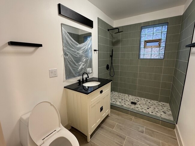 Building Photo - 7812 S Paxton Ave