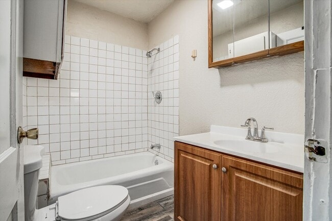 Building Photo - 806 Monroe Ave