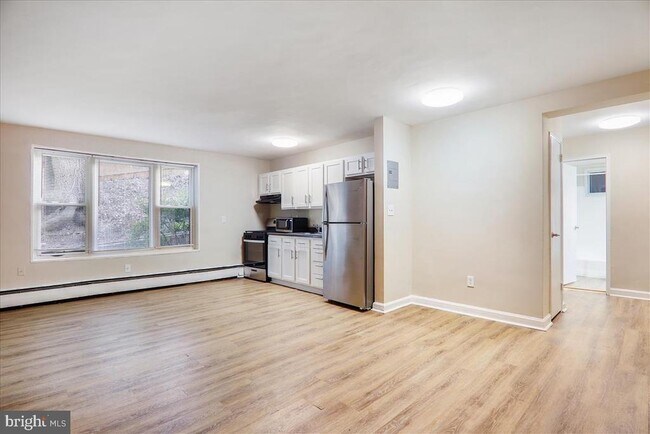 Building Photo - 702 Chaney Dr