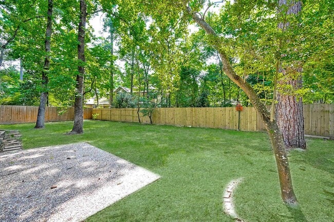 Building Photo - 31 Silent Brook Pl