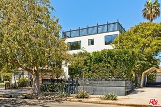 Building Photo - 3256 Cabrillo Blvd
