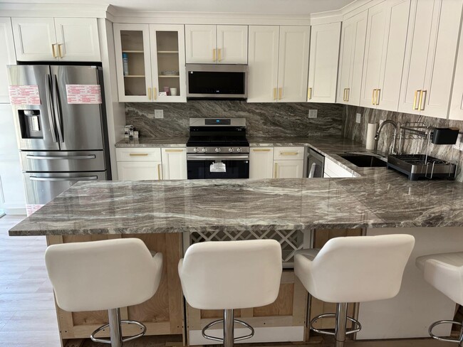 Building Photo - 12406 Dunks Ferry Rd