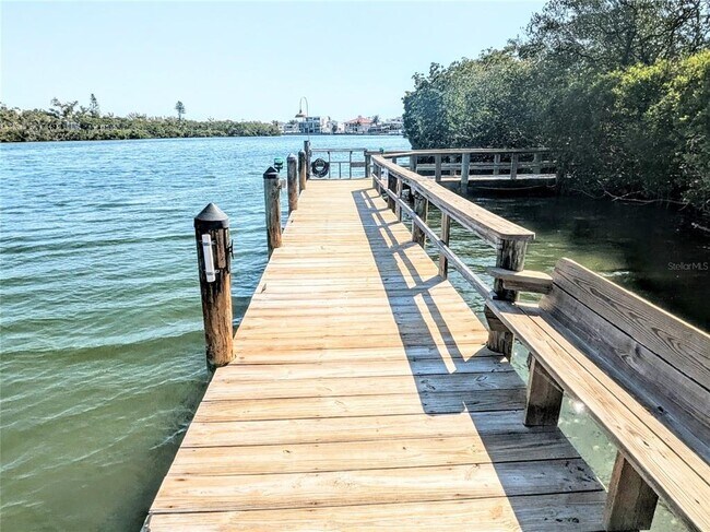 Building Photo - 3240 Gulf of Mexico Dr