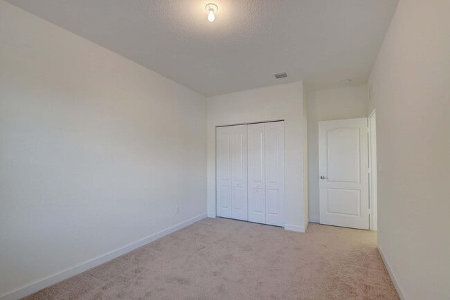 Building Photo - 8834 Willow Cove Ln