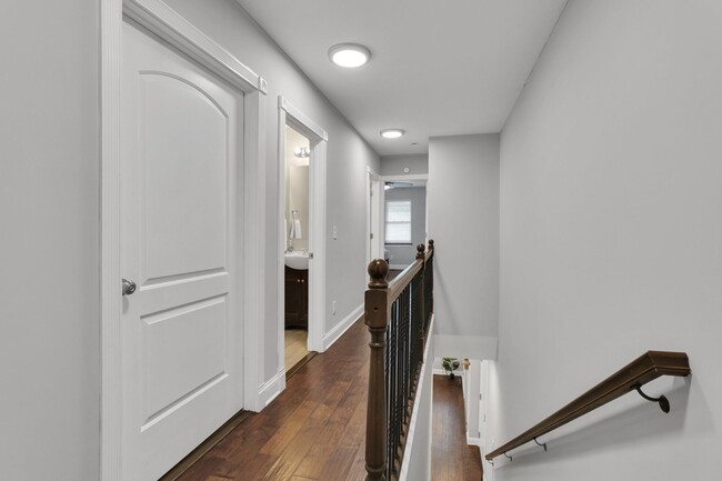 Building Photo - 288 S Souder Ave