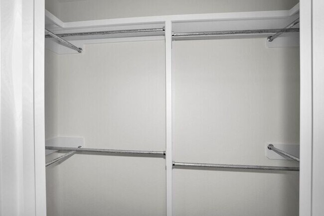 Building Photo - 7620 Woodford Ave