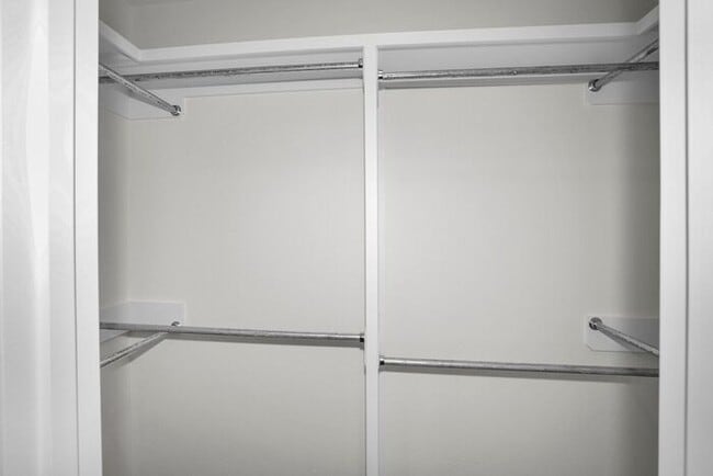 Building Photo - 7622 Woodford Ave