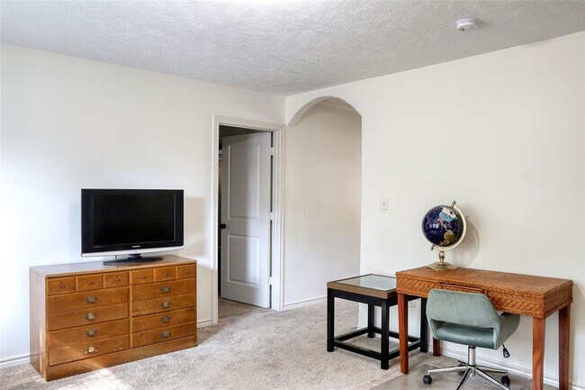 Building Photo - 6207 Ash Oak Dr