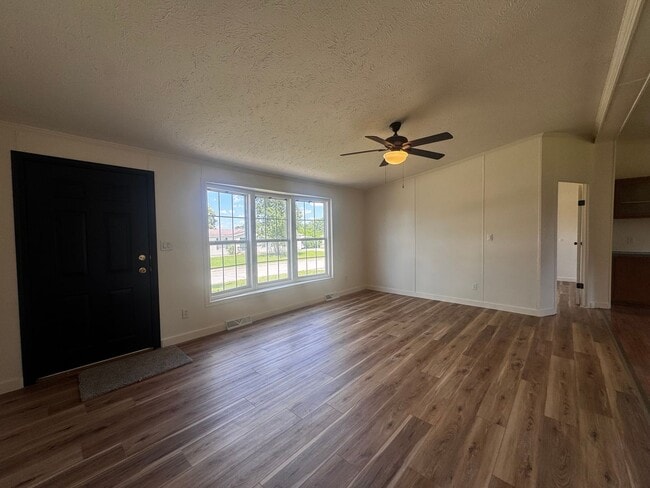 Building Photo - WELCOME HOME!