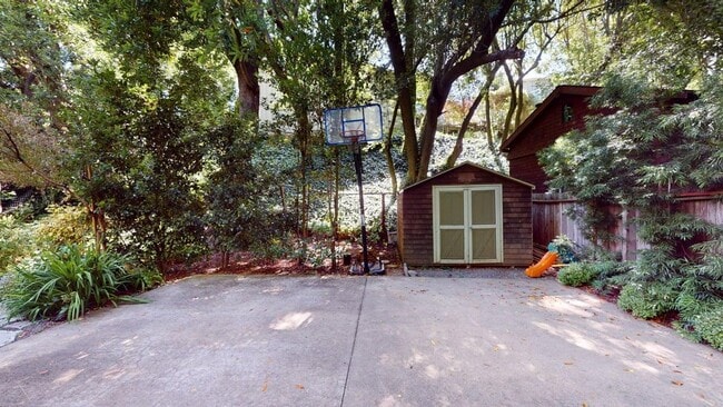 Building Photo - 76 Tamalpais-