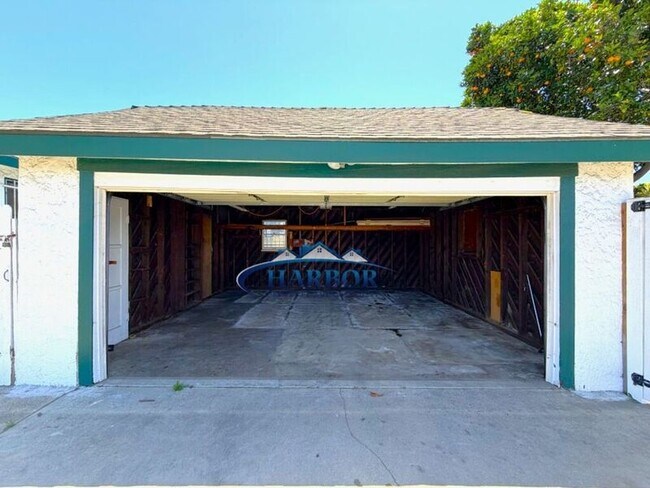 Building Photo - 1667 N Lagoon Ave