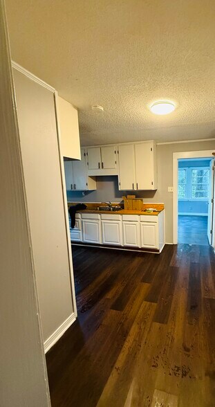 Building Photo - 3128 Club House Rd