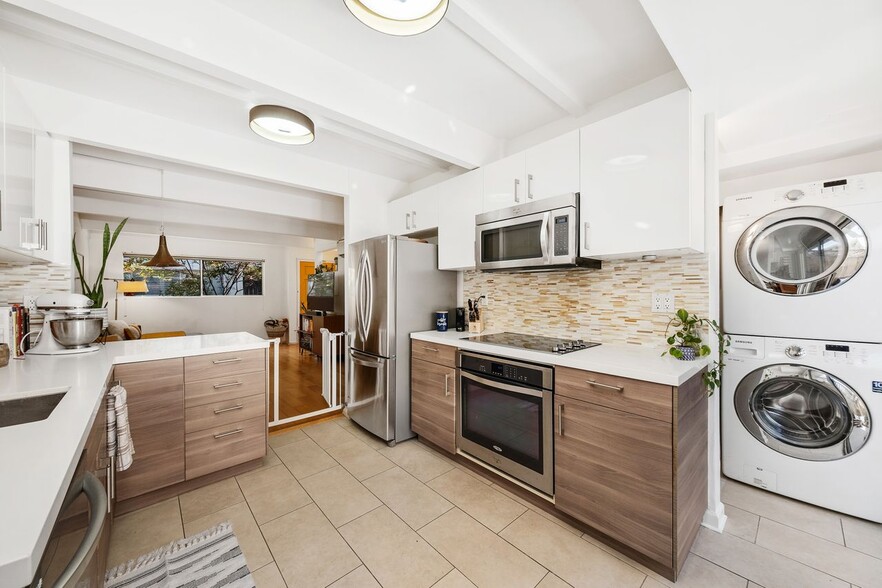 Building Photo - 4040 Grand View Blvd