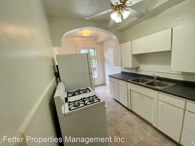 Building Photo - 410 SE 2nd St