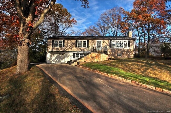 Building Photo - 29 Horseshoe Dr