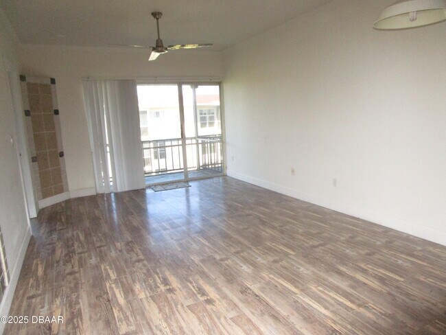 Building Photo - 719 S Beach St