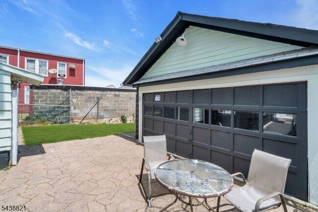 Building Photo - 206 Highland Ave