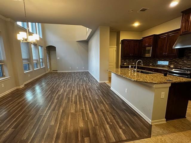 Building Photo - 1127 Ivy Charm Way