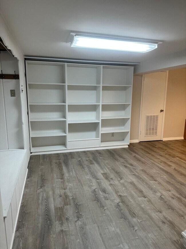 Building Photo - 2702 Ridge Rd Dr