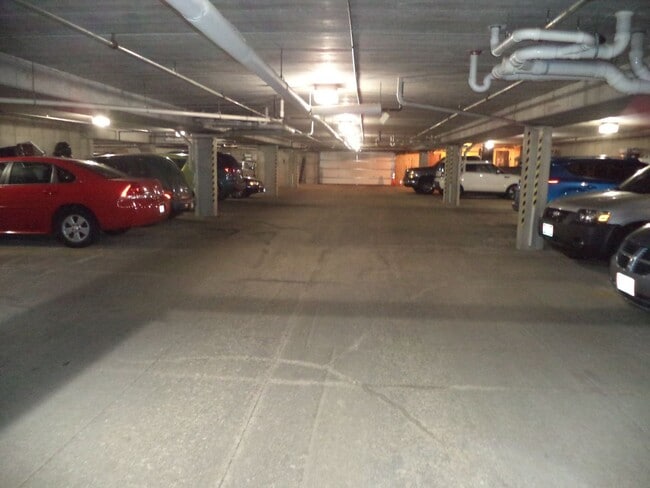 Building Photo - 8935 S Wood Creek Dr