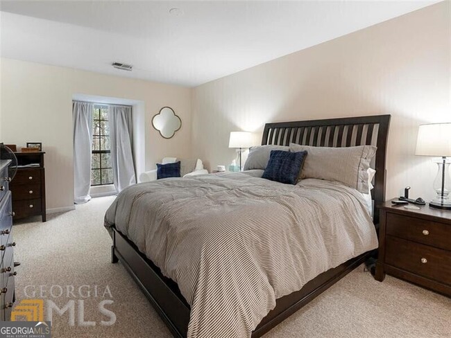 Building Photo - 4313 Pine Heights Dr NE