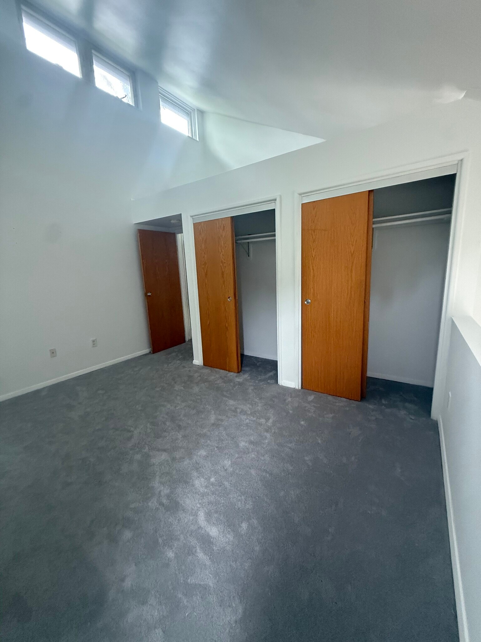 Building Photo - 1051 Danby Rd