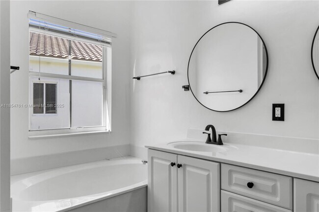 Building Photo - 4202 Sabal Ridge Cir